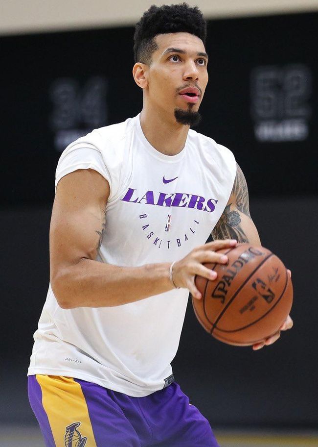 洛杉矶湖人内部会议纪要流出：清晨外线爆发，中超使命明确，赛程密集仍需轮换的简单介绍